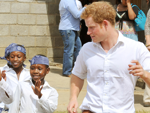 Imaginea articolului Prinţul Harry, într-o ipostază inedită: Ce activităţi a făcut alături de copii din Africa - FOTO, VIDEO