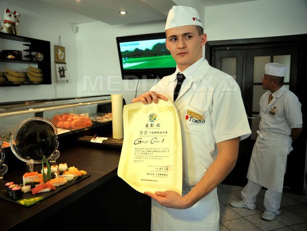 Imaginea articolului REPORTAJ: Un bucătar clujean, medaliat cu aur în Japonia pentru sushi cu usturoi şi caşcaval din Ardeal - FOTO
