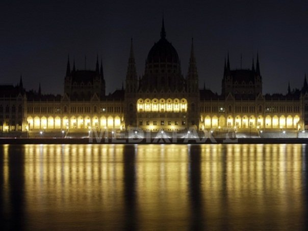 Imaginea articolului ORA PĂMÂNTULUI 2013: Mari edificii ale lumii, inclusiv din România, cufundate în întuneric - GALERIE FOTO