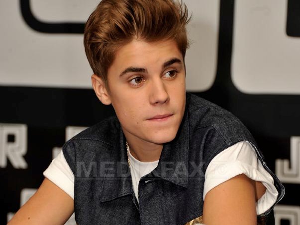 Imaginea articolului Justin Bieber a fost şantajat cu un milion de dolari pentru o înregistrare video - VIDEO