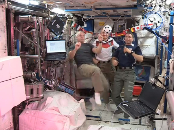 Imaginea articolului Astronauţii de pe ISS au jucat fotbal pe orbită pentru a marca debutul Cupei Mondiale FIFA 2014 - VIDEO