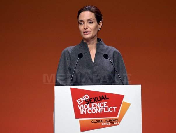 Imaginea articolului Angelina Jolie a primit titlul de Honorary Dame din partea reginei Elizabeth a II-a a Marii Britanii