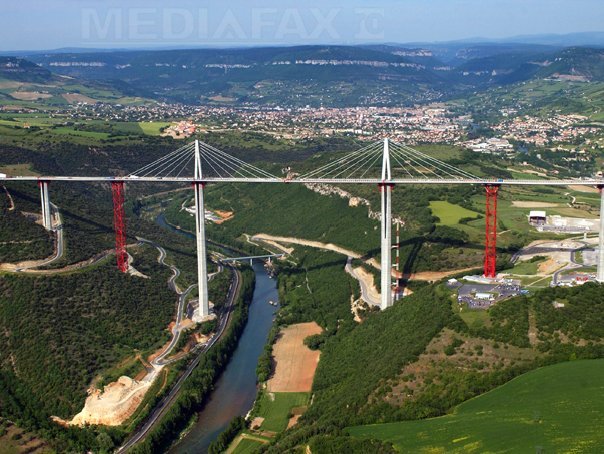 Imaginea articolului Opt dintre cele mai interesante poduri din lume - GALERIE FOTO
