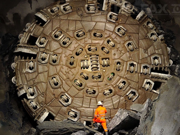 Imaginea articolului Cele mai interesante tuneluri din lume - GALERIE FOTO, VIDEO