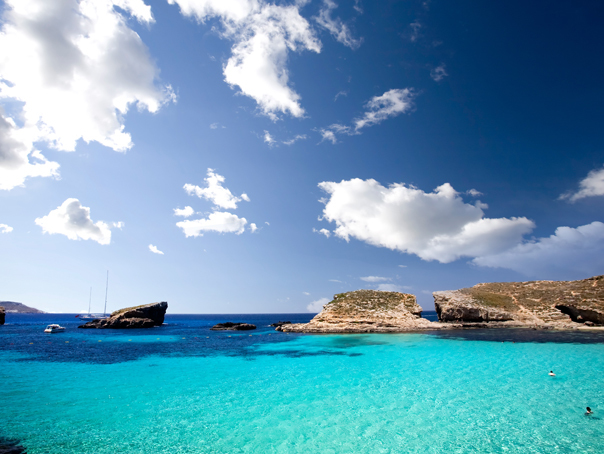 Imaginea articolului Laguna Albastră din Insula Comino, un colţ de Paradis în Marea Mediterană - FOTO