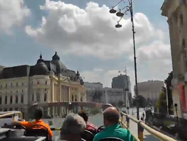 Imaginea articolului REPORTAJ - Cum se vede Bucureştiul din autobuzul supraetajat: Ce cred turiştii străini şi românii despre turul Capitalei în double-decker - VIDEO