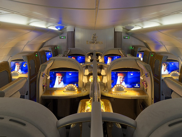 Imaginea articolului TOPUL celor mai bune locuri First Class din lume. Imagini spectaculoase cu luxul oferit pasagerilor de marile companii aeriene - GALERIE FOTO