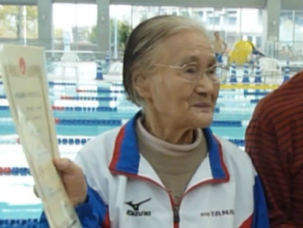 Imaginea articolului O japoneză în vârstă de 100 de ani a stabilit un record la proba de înot pe distanţa de 1.500 metri