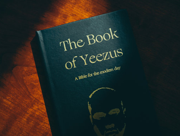 Imaginea articolului Versiune a Bibliei în care Dumnezeu este înlocuit cu Kanye West, publicată în SUA