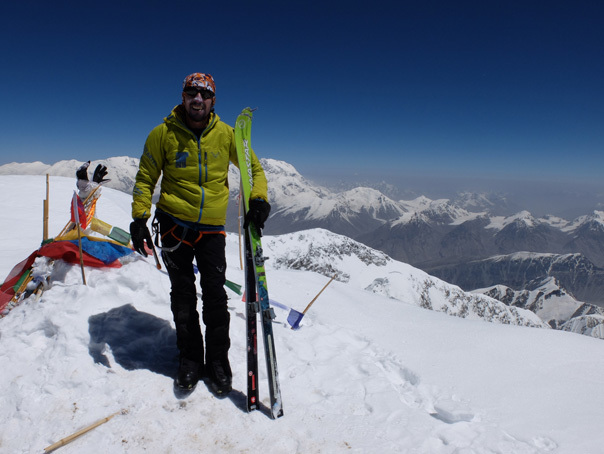 Imaginea articolului Premieră pentru România: Un salvamontist şi un alpinist au urcat pe schiuri vârful Muztagh Ata (7.546 m), din Tibet