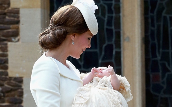 Imaginea articolului Fotografii ale prinţesei Charlotte, în vârstă de şase luni, publicate de casa regală britanică - FOTO 