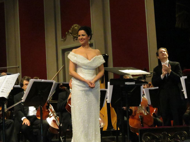 Imaginea articolului Angela Gheorghiu a cântat "Tatăl nostru" şi imnul României la concertul pentru răniţii din Colectiv