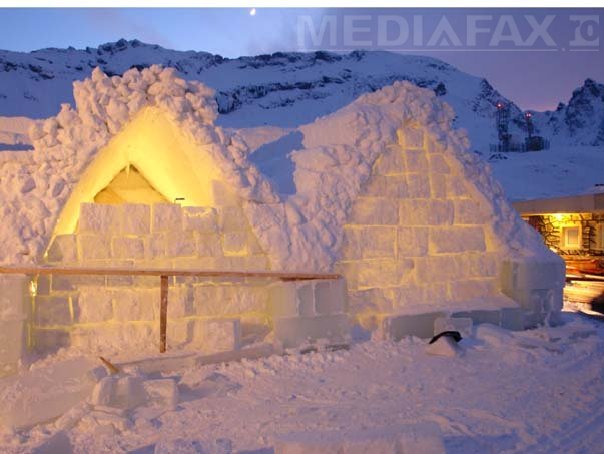 Imaginea articolului REPORTAJ: Hotelul de Gheaţă, construit în condiţii extreme - temperaturi sub zero grade, vânt de 100 km/h - FOTO