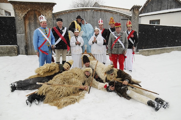 Imaginea articolului Satul harghitean - arhivă vie a tradiţiilor de Crăciun ale românilor şi maghiarilor - GALERIE FOTO