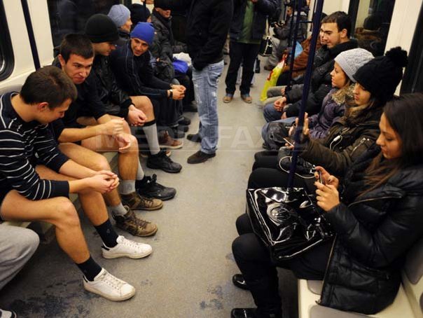 Imaginea articolului No Pants Subway Ride 2016: Bucureştenii, invitaţi să meargă cu metroul, fără pantaloni, pe 10 ianuarie