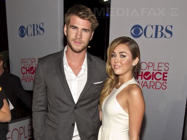 Imaginea articolului Cântăreaţa Miley Cyrus şi actorul Liam Hemsworth s-au logodit