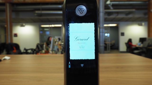 Imaginea articolului Kuvée, sticla inteligentă pentru vin care se conectează la Wi-Fi