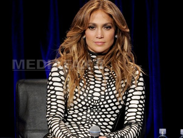 Imaginea articolului Jennifer Lopez a probat cizmele cântăreţei Rihanna, în noul său videoclip, "Ain't Your Mama"