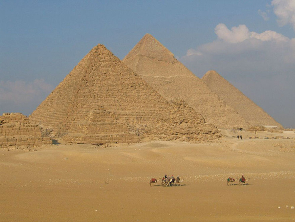 Imaginea articolului O piramidă ascunsă sub straturi de pământ ar putea fi cea mai mare construcţie realizată vreodată - FOTO