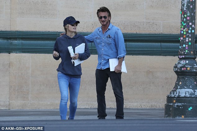 Imaginea articolului Sean Penn, poveste de dragoste la 56 de ani: Iubeşte o tânără actriţă cu 32 de ani mai tânără. FOTO
