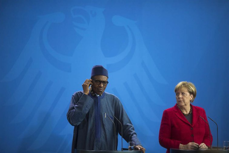 Imaginea articolului Preşedintele Nigeriei, într-o conferinţă cu Angela Merkel: Locul nevestei mele e la cratiţă. Sunt mai deştept ca ea - VIDEO