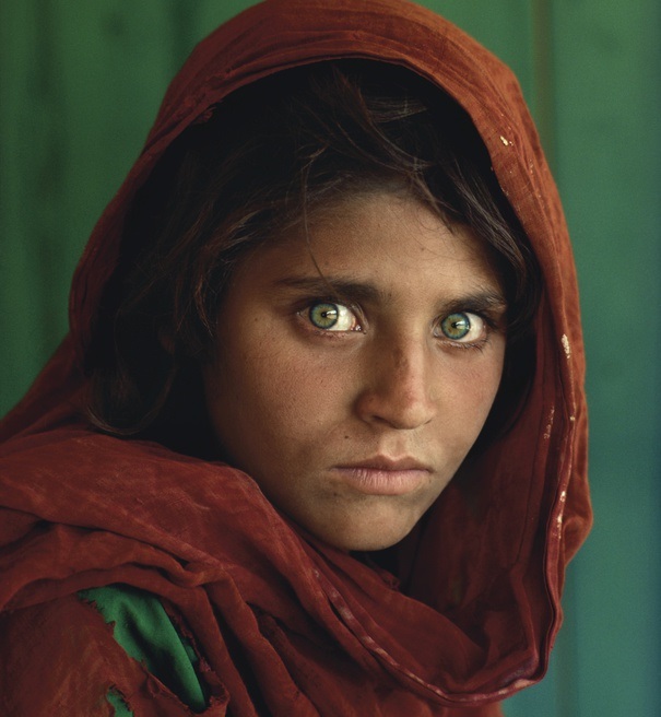 Imaginea articolului "Fata afgană", care a apărut pe coperta revistei National Geographic în 1985, a fost arestată. Cum arată acum - FOTO