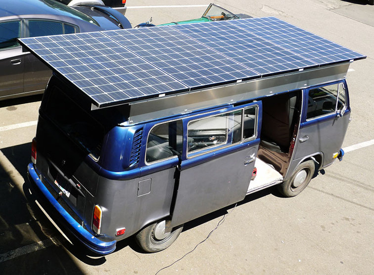 Imaginea articolului Autobuz Hippie ultramodern pentru secolul 21. Dubiţa Volkswagen cu energie solară - GALERIE FOTO
