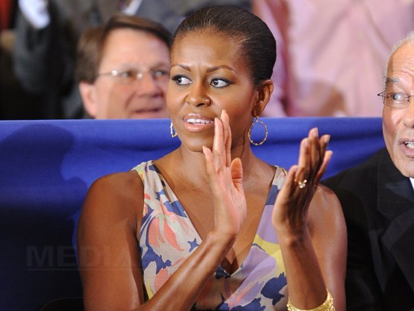 Imaginea articolului Michelle Obama, fotografiată pentru prima dată cu părul ei natural 