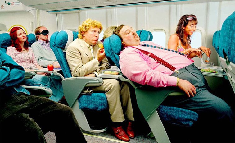 Imaginea articolului Pasagerii din avion ar trebui să-şi plătească unul altuia dreptul de a-şi înclina pe spate scaunul. "Toată lumea câştigă şi nimeni nu primeşte niciun pumn în faţă"