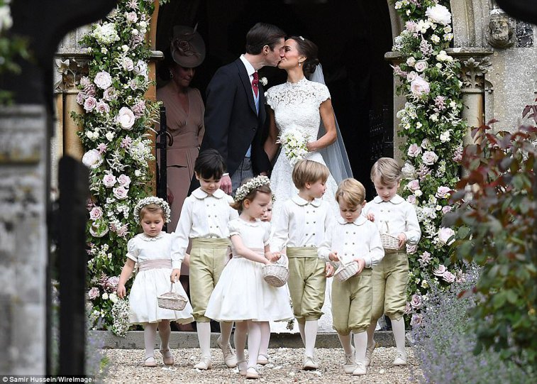 Imaginea articolului FOTO NUNTA ANULUI în Marea Britanie: Pippa Middleton, sora Ducesei de Cambridge, s-a căsătorit cu milionarul James Matthews într-o ceremonie aproape regală