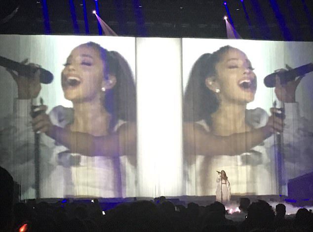 Imaginea articolului MESAJUL Arianei Grande, artista care a susţinut concertul de pe Arena din Manchester: "Îmi pare aşa de rău. Am inima frântă"/ OMAGIU pentru victime din partea celebrităţilor - VIDEO