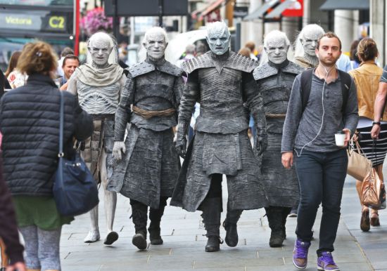 Imaginea articolului FOTO, VIDEO | Iarnă în mijlocul verii: Umblătorii Albi au cucerit Marea Britanie. Regele Nopţii din „Game of Thrones” s-a plimbat pe străzile Londrei. Elemente INEDITE în sezonul 7 al GOT
