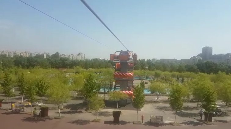 Imaginea articolului VIDEO | Cea mai lungă tiroliană din Capitală a fost inaugurată în parcul Orăşelul Copiilor 