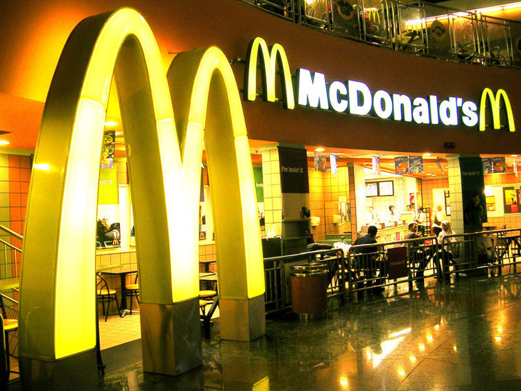 Imaginea articolului Cum te păcălesc angajaţii de la McDonald’s