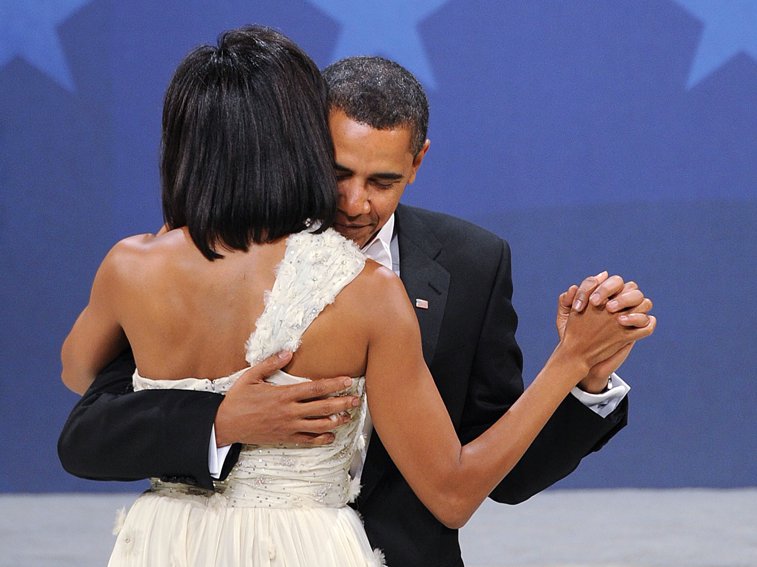Imaginea articolului FOTO, VIDEO | Michelle şi Barack Obama au aniversat 25 de ani de căsnicie | Ce surpriză i-a făcut fostul lider soţiei sale. Postările au strâns sute de mii de LIKE-URI
