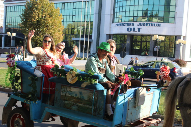 Imaginea articolului Paradă în centrul Slatinei şi cep butoiului de bere, la prima ediţie a Oktoberfest | GALERIE FOTO, VIDEO 