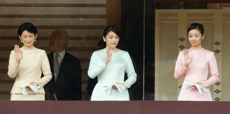 Imaginea articolului Prinţesa Mako a Japoniei renunţă la titlu pentru a se căsători cu un simplu "muncitor pe plajă" | GALERIE FOTO