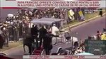 Imaginea articolului IMAGINILE ZILEI: Papa Francisc opreşte convoiul în Chile pentru a sări în ajutorul unei poliţiste ce căzuse de pe un cal speriat 
