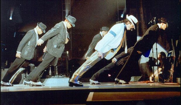 Imaginea articolului Secretul din spatele mişcării lui Michael Jackson, dezvăluit de neurochirurgi. Cum a reuşit artistul să sfideze gravitaţia