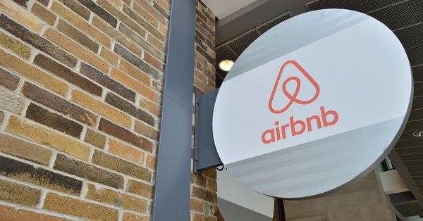 Imaginea articolului Doi tineri au descoperit că erau filmaţi într-un apartament închiriat prin intermediul Airbnb
