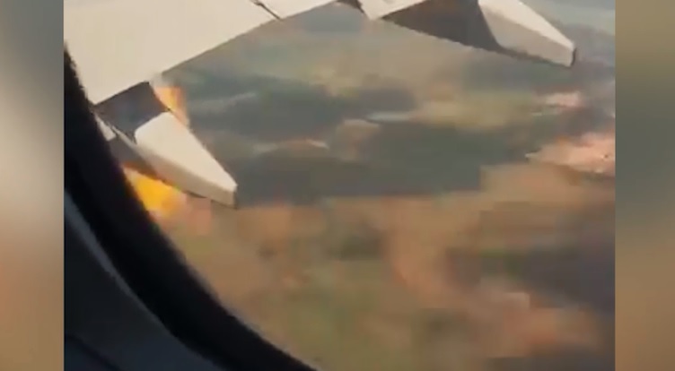 Imaginea articolului IMAGINILE ZILEI: Un avion, întors pe Aeroportul Internaţional Tocumen din Panama, după ce un motor a luat foc