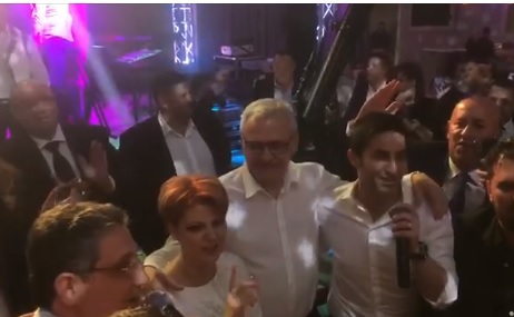 Imaginea articolului VIDEO | Noi scene de la petrecerea nunţii Claudiu Manda-Olguţa Vasilescu. Dansul mirilor/ Ludovic Orban, despre eveniment: Nu sunt atei, sunt păgâni
