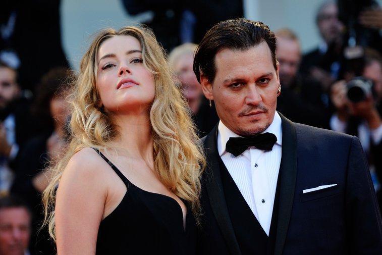 Imaginea articolului Amber Heard a cerut anularea procesului pentru defăimare, intentat de fostul său soţ, Johnny Depp. Noi dovezi de abuz din partea actorului