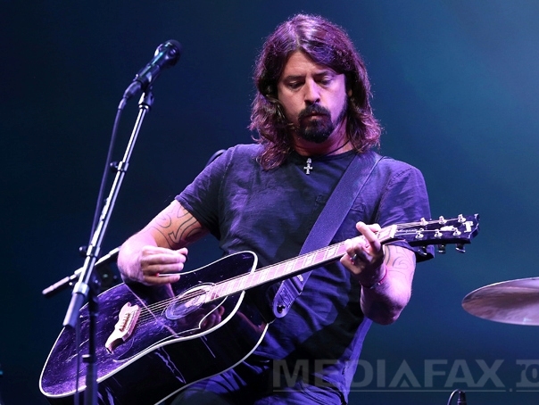 Imaginea articolului ASCULTĂ SMART RADIO | Dave Grohl, în lacrimi la auzul uneia dintre piesele trupei Nirvana, interpretată de Weezer