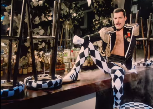 Imaginea articolului Ascultă SMART RADIO. Videoclipul piesei "Living On My Own", cu Freddie Mercury, a fost relansat într-o nouă variantă | VIDEO