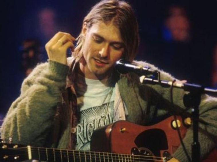 Imaginea articolului Ascultă SMART RADIO. Cardiganul verde al lui Kurt Cobain, scos la licitaţie, nu a fost spălat