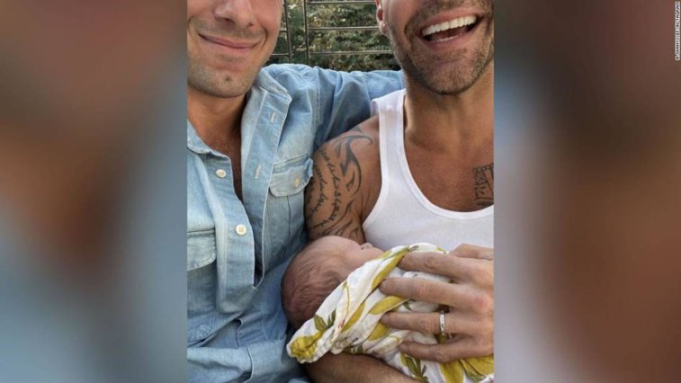 Imaginea articolului Cântăreţul Ricky Martin a devenit tată pentru a patra oară