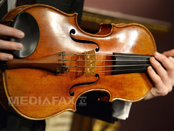 Imaginea articolului O vioară veche de trei secole, uitată într-un tren de muzicianul Stephen Morris, a fost furată. La cât este evaluat instrumentul muzical