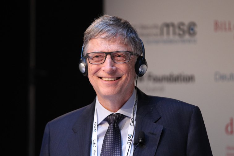 Imaginea articolului Bill Gates urcă pe primul loc în topul bogaţilor întocmit de Bloomberg