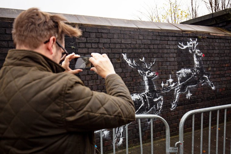 Imaginea articolului Gestul făcut de Banksy pentru oamenii străzii, după cea mai recentă lucrare de artă dezvăluită la Birmingham